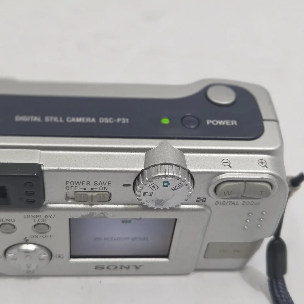 Sony Cyber-shot DSC-P31 2.0MP Compact Digital Camera Silver with Case